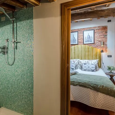 Dorina Penthouse 2 Bedrooms 2 Bathrooms In Lucca